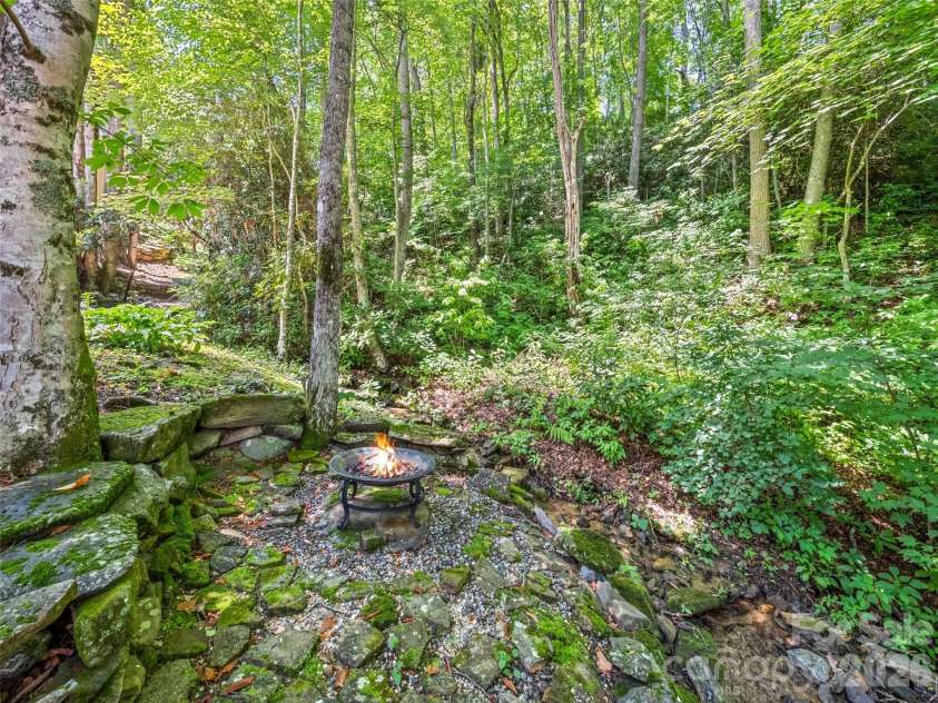 528 Brannon Forest Drive, Waynesville, NC 28785.  MLS# CAR4402241, YatesRealty ID 36808. 
