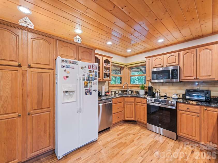 528 Brannon Forest Drive, Waynesville, NC 28785.  MLS# CAR4402241, YatesRealty ID 36808. 