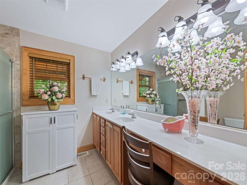 528 Brannon Forest Drive, Waynesville, NC 28785.  MLS# CAR4402241, YatesRealty ID 36808. 