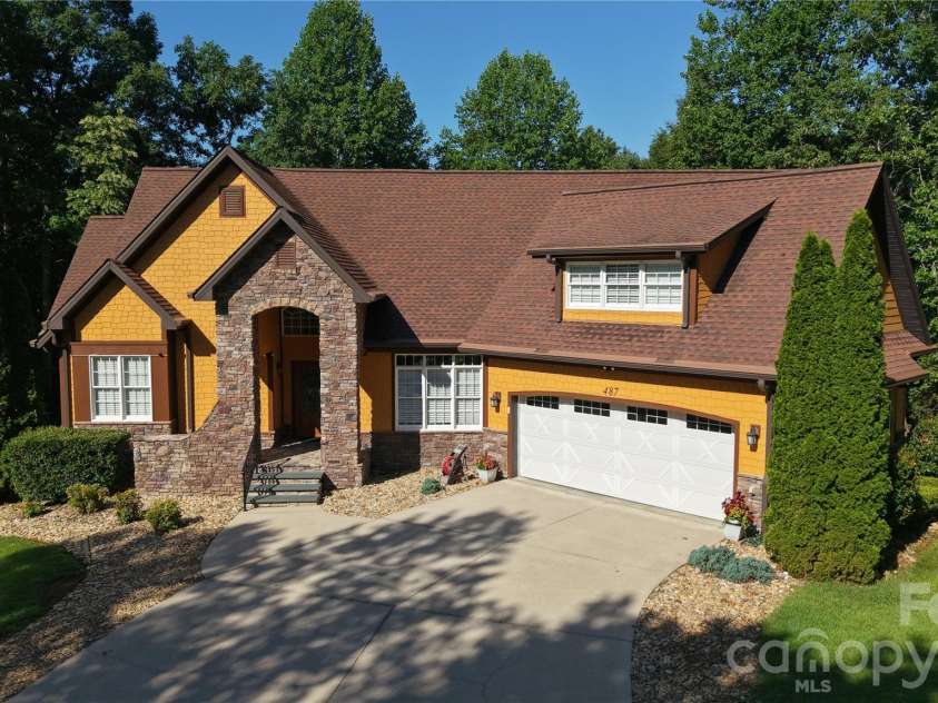 487 Cross Creek Drive, Marion, NC 28752.  MLS# CAR4398543, YatesRealty ID 36809. 