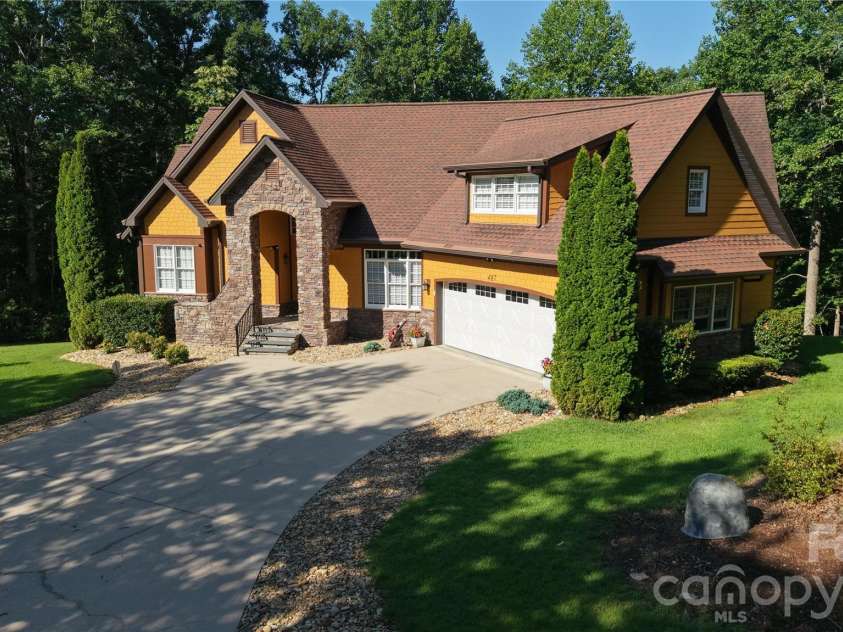 487 Cross Creek Drive, Marion, NC 28752.  MLS# CAR4398543, YatesRealty ID 36809. 
