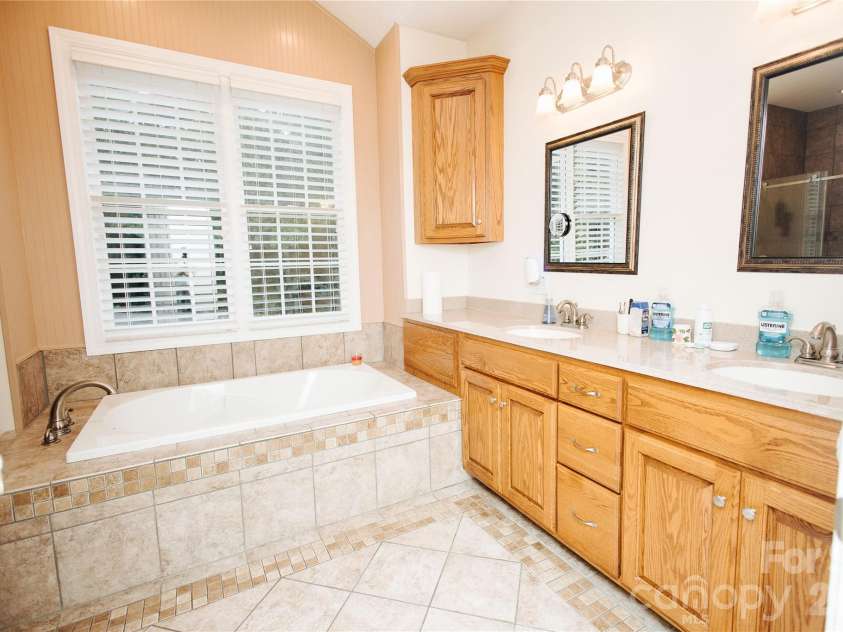 487 Cross Creek Drive, Marion, NC 28752.  MLS# CAR4398543, YatesRealty ID 36809. 