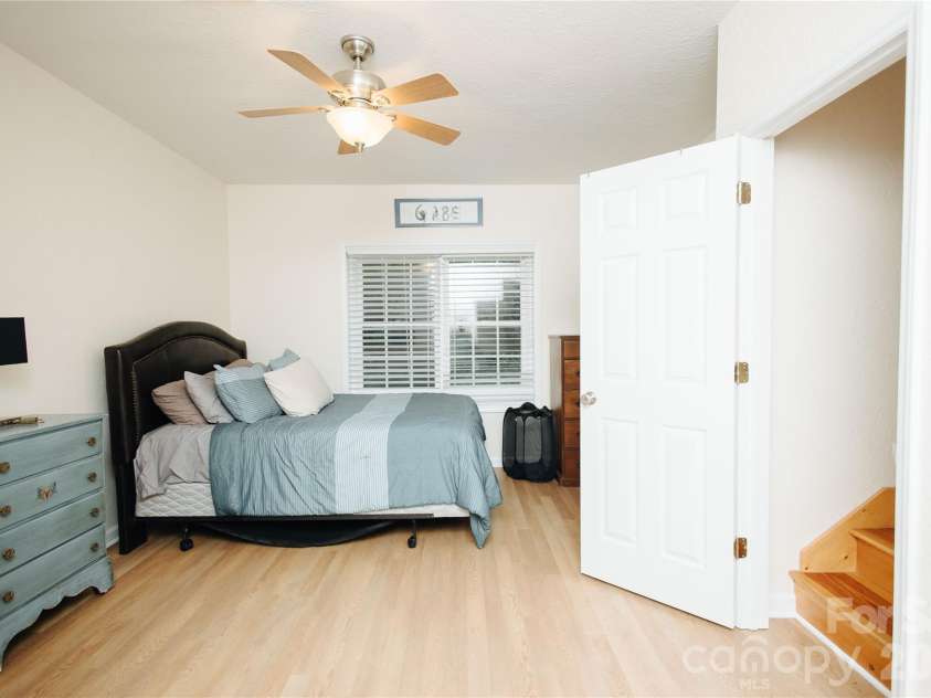 487 Cross Creek Drive, Marion, NC 28752.  MLS# CAR4398543, YatesRealty ID 36809. 