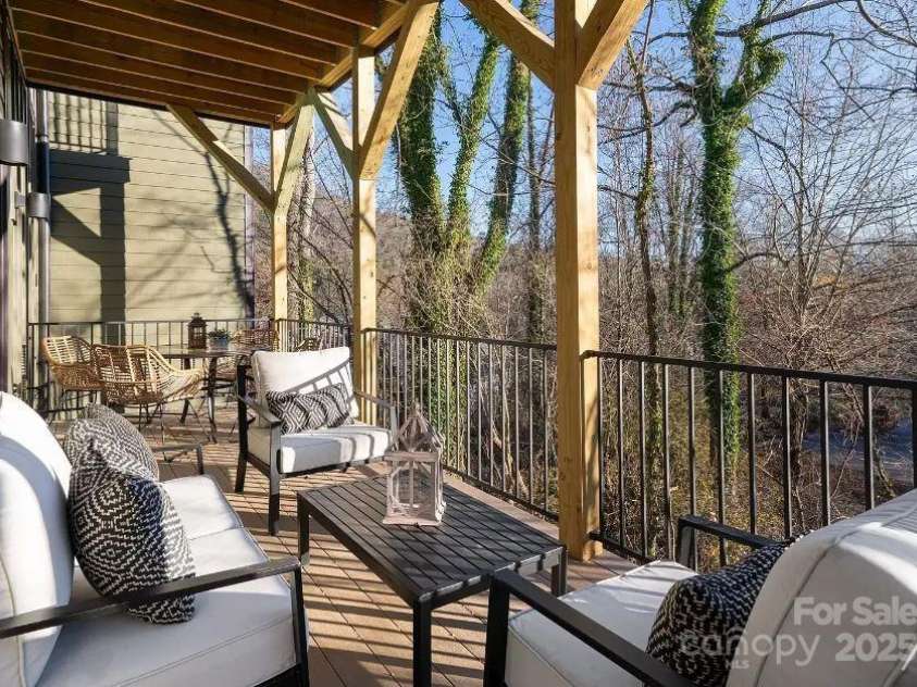 17 Macallan Lane, Asheville, NC 28805.  MLS# CAR4240430, YatesRealty ID 3681. 