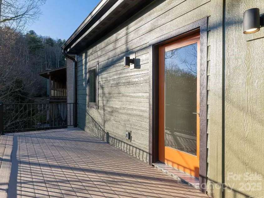 17 Macallan Lane, Asheville, NC 28805.  MLS# CAR4240430, YatesRealty ID 3681. 
