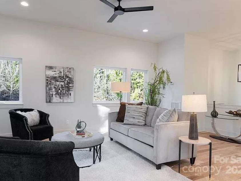 17 Macallan Lane, Asheville, NC 28805.  MLS# CAR4333991, YatesRealty ID 3681. 