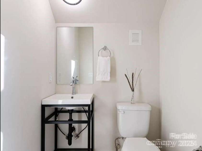 17 Macallan Lane, Asheville, NC 28805.  MLS# CAR4333991, YatesRealty ID 3681. 