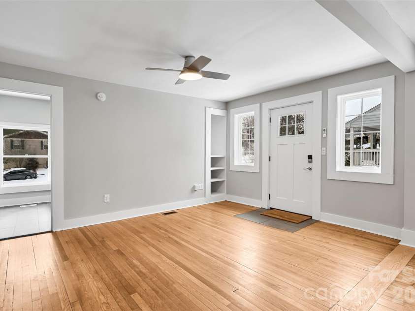 21 Hilldale Road, Asheville, NC 28803.  MLS# CAR4343277, YatesRealty ID 3681. 