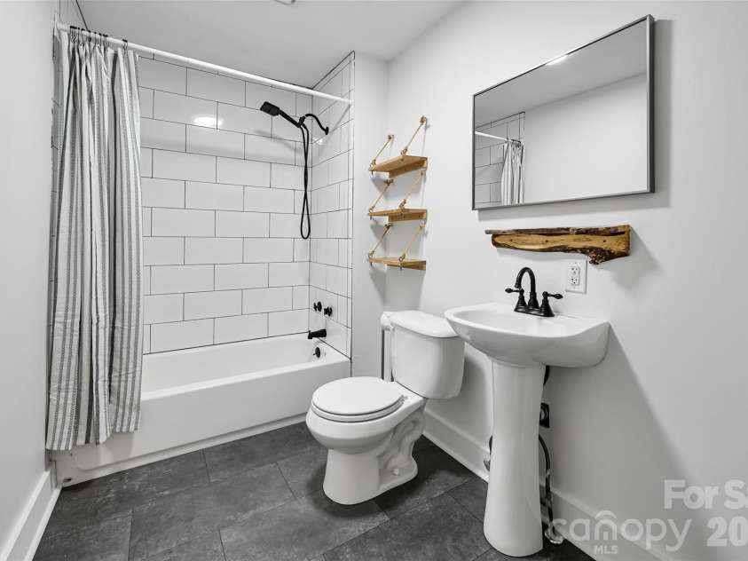 21 Hilldale Road, Asheville, NC 28803.  MLS# CAR4343277, YatesRealty ID 3681. 