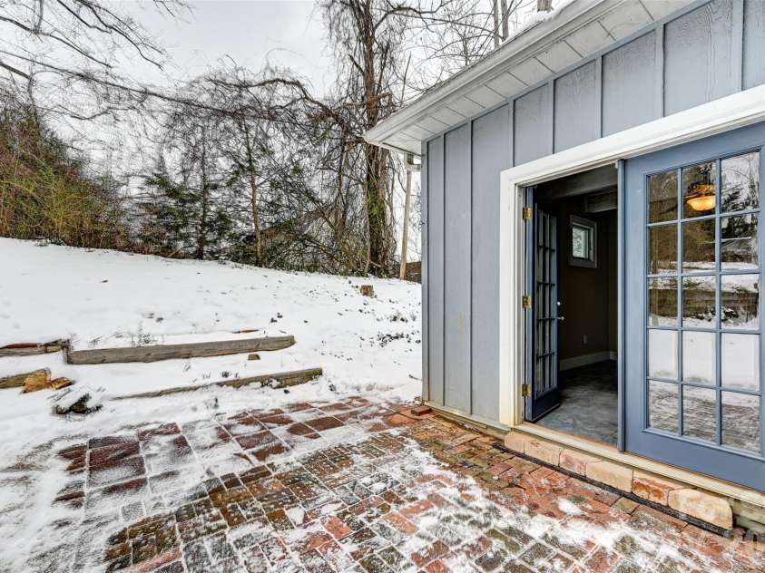 21 Hilldale Road, Asheville, NC 28803.  MLS# CAR4343277, YatesRealty ID 3681. 