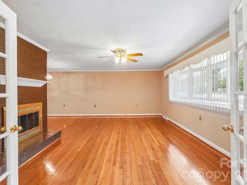 2819 Gardner Park Drive, Gastonia, NC 28054.  MLS# CAR4400791, YatesRealty ID 36810. 
