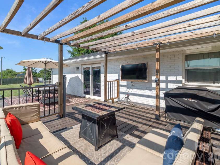 2307 Tanner Road, Marshville, NC 28103.  MLS# CAR4397645, YatesRealty ID 36814. 