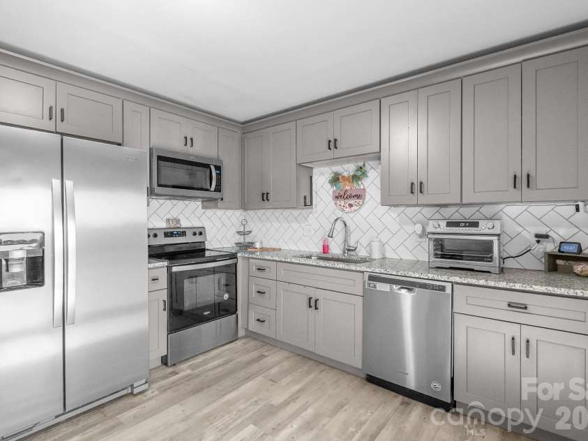 2307 Tanner Road, Marshville, NC 28103.  MLS# CAR4397645, YatesRealty ID 36814. Kitchen