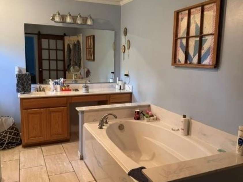 213 3rd Street, Salisbury, NC 28146.  MLS# CAR4402364, YatesRealty ID 36815. Master Bath