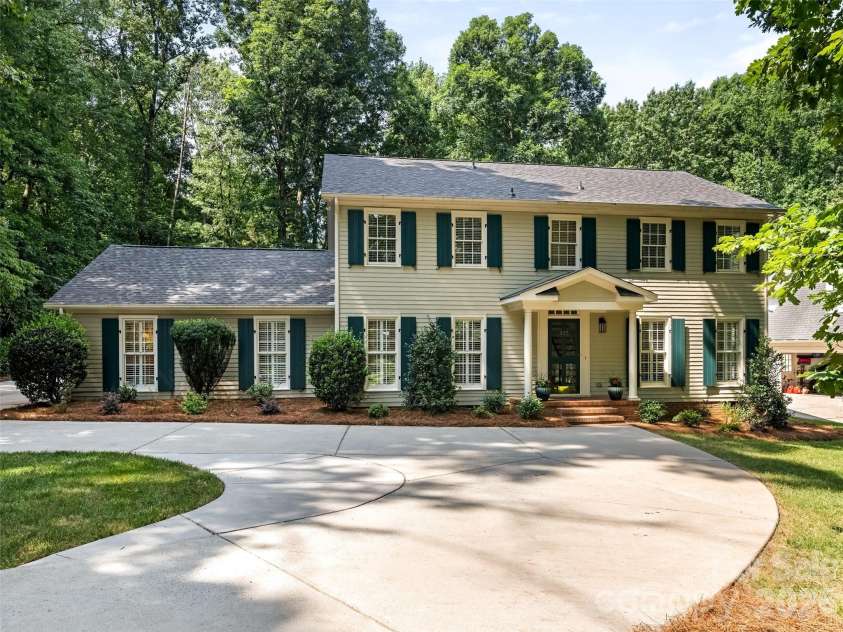 325 Stratfordshire Drive, Matthews, NC 28105.  MLS# CAR4399537, YatesRealty ID 36816. 