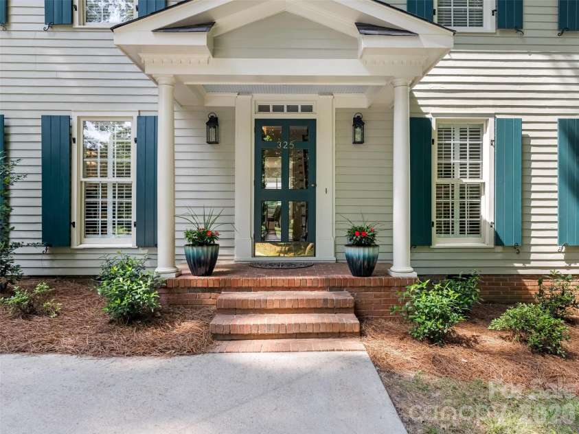 325 Stratfordshire Drive, Matthews, NC 28105.  MLS# CAR4399537, YatesRealty ID 36816. 