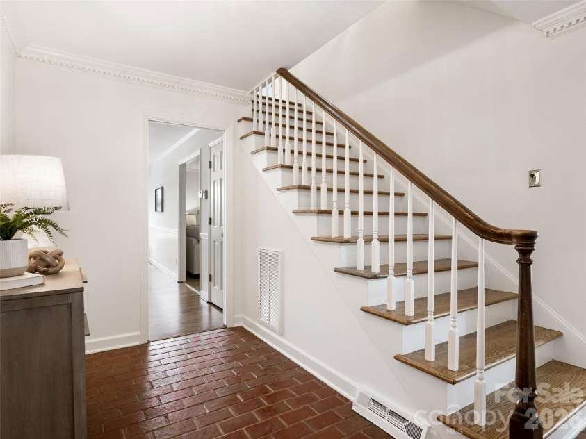 325 Stratfordshire Drive, Matthews, NC 28105.  MLS# CAR4399537, YatesRealty ID 36816. 