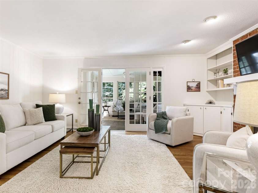 325 Stratfordshire Drive, Matthews, NC 28105.  MLS# CAR4399537, YatesRealty ID 36816. 