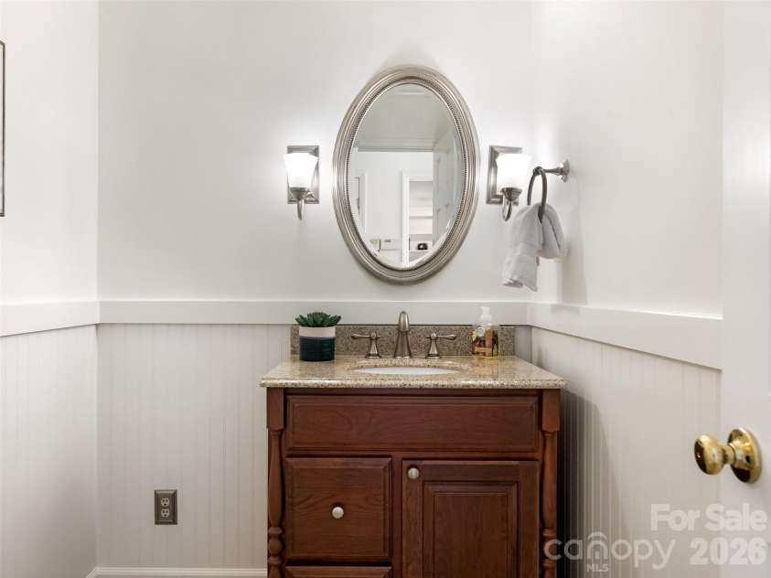 325 Stratfordshire Drive, Matthews, NC 28105.  MLS# CAR4399537, YatesRealty ID 36816. 