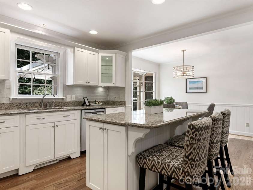 325 Stratfordshire Drive, Matthews, NC 28105.  MLS# CAR4399537, YatesRealty ID 36816. 
