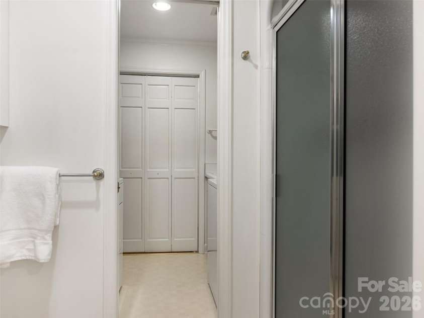 325 Stratfordshire Drive, Matthews, NC 28105.  MLS# CAR4399537, YatesRealty ID 36816. 
