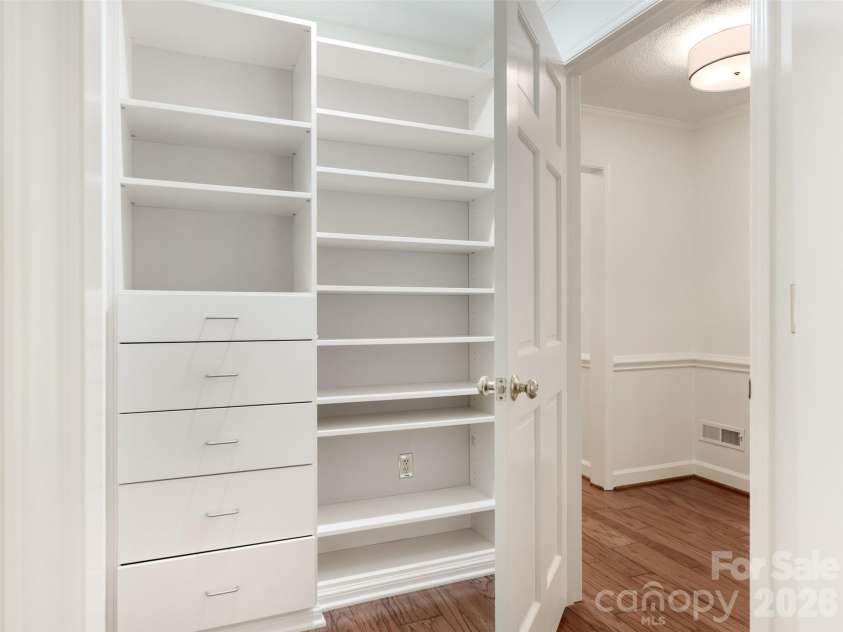 325 Stratfordshire Drive, Matthews, NC 28105.  MLS# CAR4399537, YatesRealty ID 36816. 