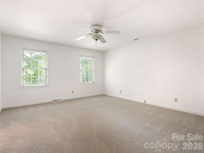325 Stratfordshire Drive, Matthews, NC 28105.  MLS# CAR4399537, YatesRealty ID 36816. 