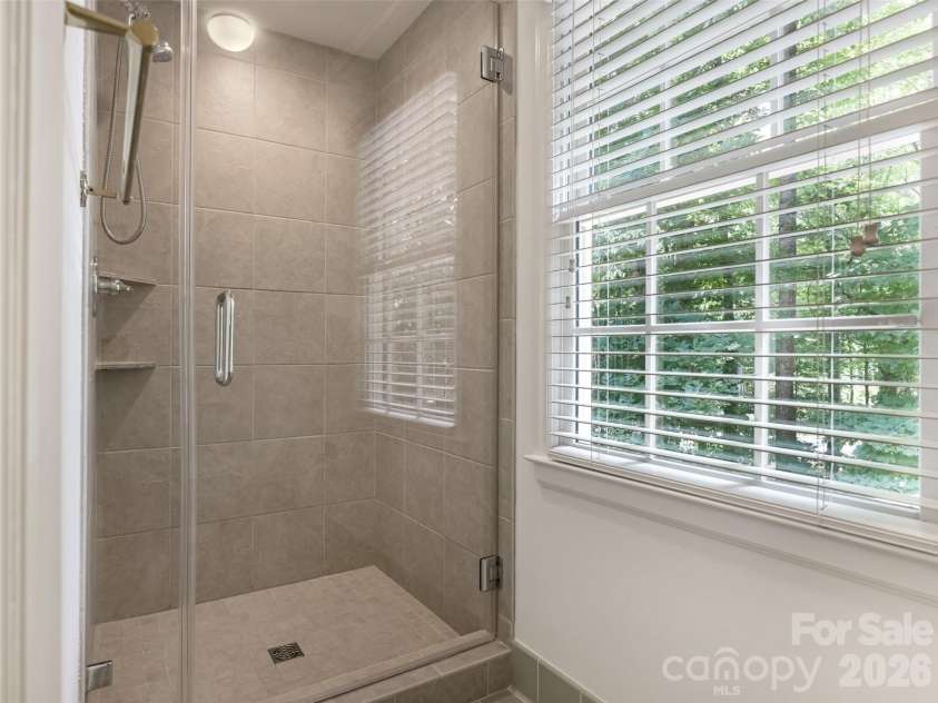 325 Stratfordshire Drive, Matthews, NC 28105.  MLS# CAR4399537, YatesRealty ID 36816. 
