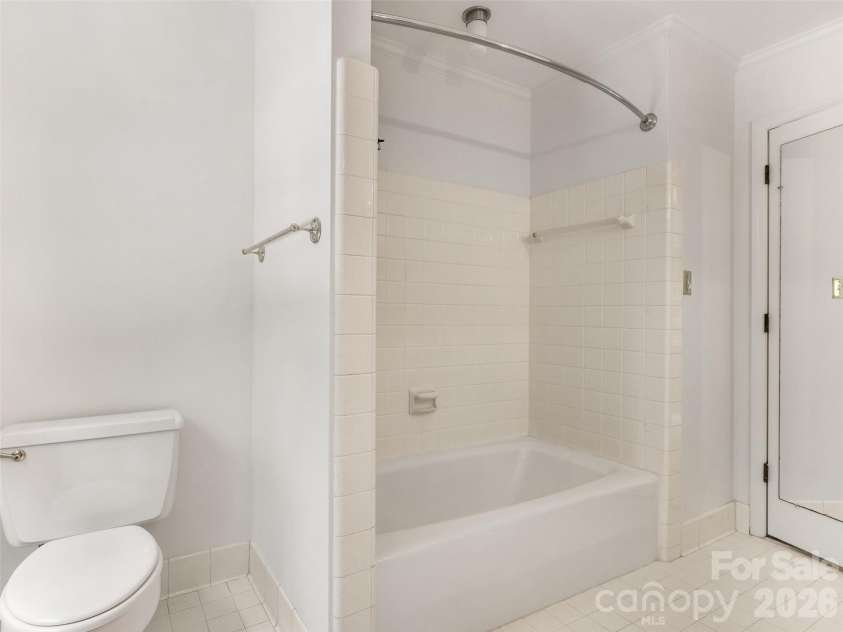 325 Stratfordshire Drive, Matthews, NC 28105.  MLS# CAR4399537, YatesRealty ID 36816. 