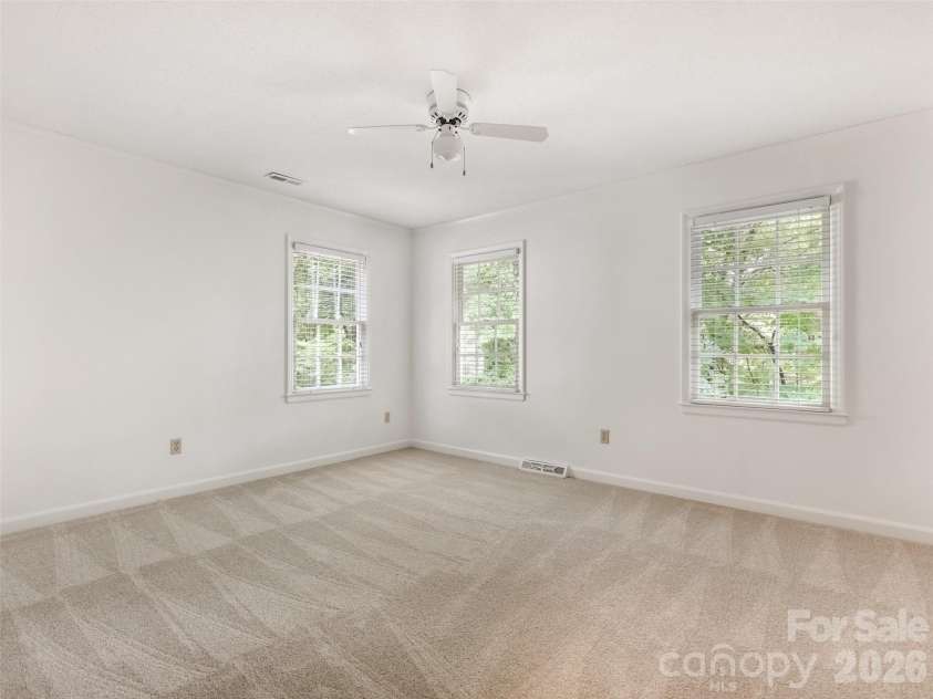 325 Stratfordshire Drive, Matthews, NC 28105.  MLS# CAR4399537, YatesRealty ID 36816. 