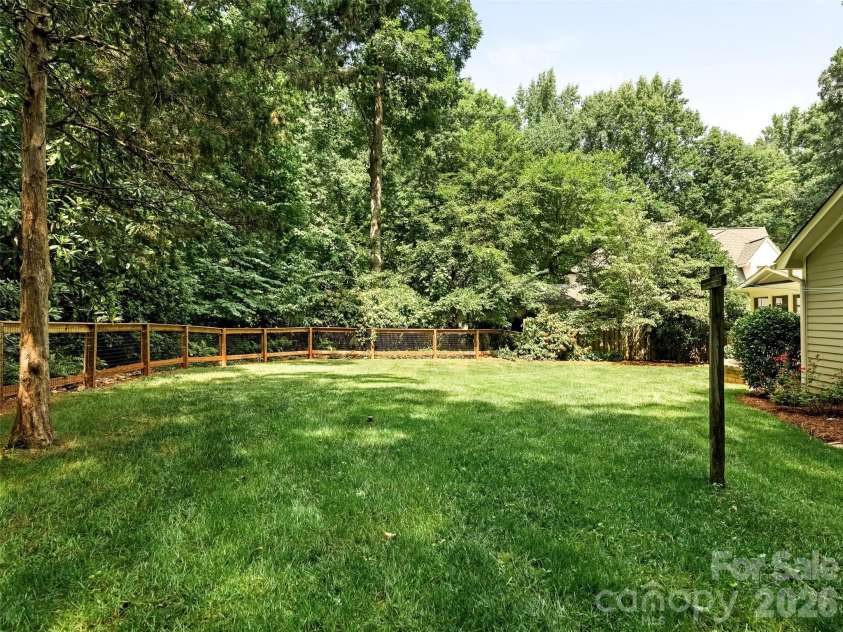 325 Stratfordshire Drive, Matthews, NC 28105.  MLS# CAR4399537, YatesRealty ID 36816. 