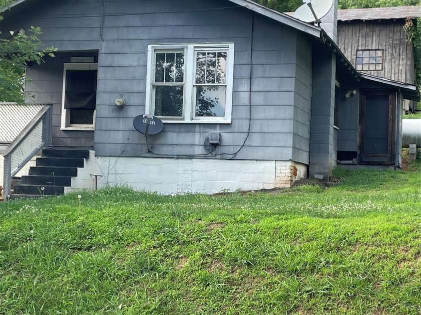 33 Holtzclaw Street, Canton, NC 28716.  MLS# CAR4401285, YatesRealty ID 36818. 