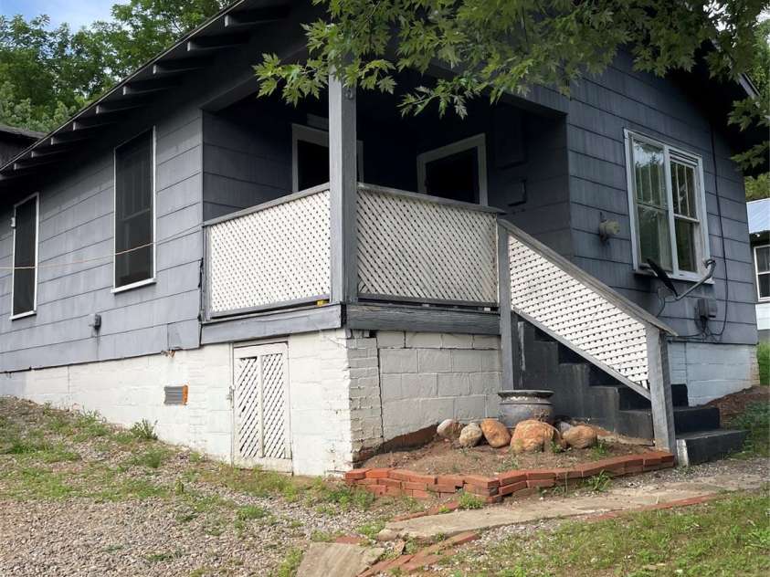 33 Holtzclaw Street, Canton, NC 28716.  MLS# CAR4401285, YatesRealty ID 36818. 
