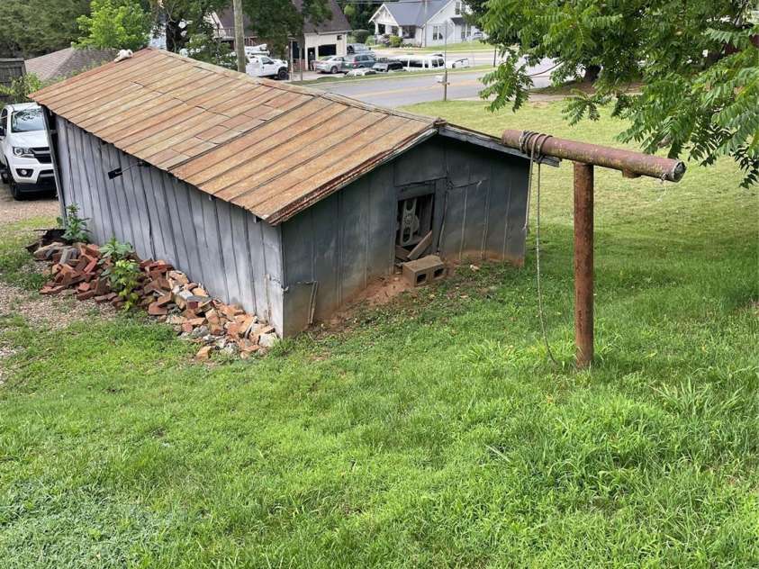 33 Holtzclaw Street, Canton, NC 28716.  MLS# CAR4401285, YatesRealty ID 36818. 