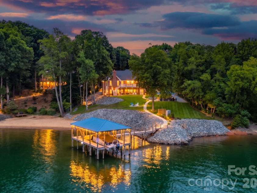 131 Point Of View Drive, Mooresville, NC 28117.  MLS# CAR4398658, YatesRealty ID 36819. 