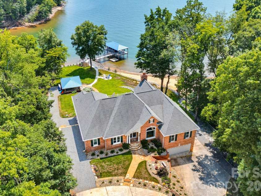 131 Point Of View Drive, Mooresville, NC 28117.  MLS# CAR4398658, YatesRealty ID 36819. 