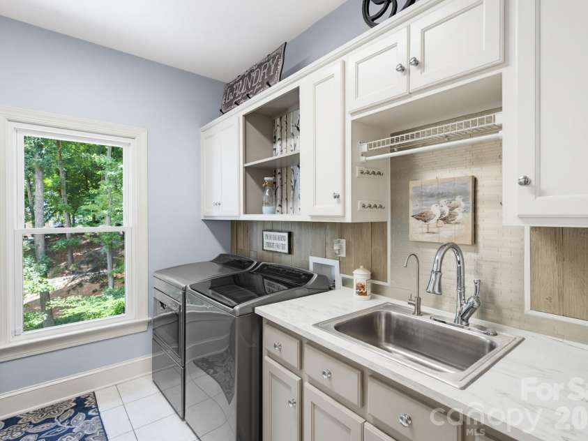 131 Point Of View Drive, Mooresville, NC 28117.  MLS# CAR4398658, YatesRealty ID 36819. 
