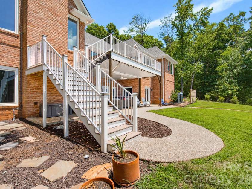 131 Point Of View Drive, Mooresville, NC 28117.  MLS# CAR4398658, YatesRealty ID 36819. 