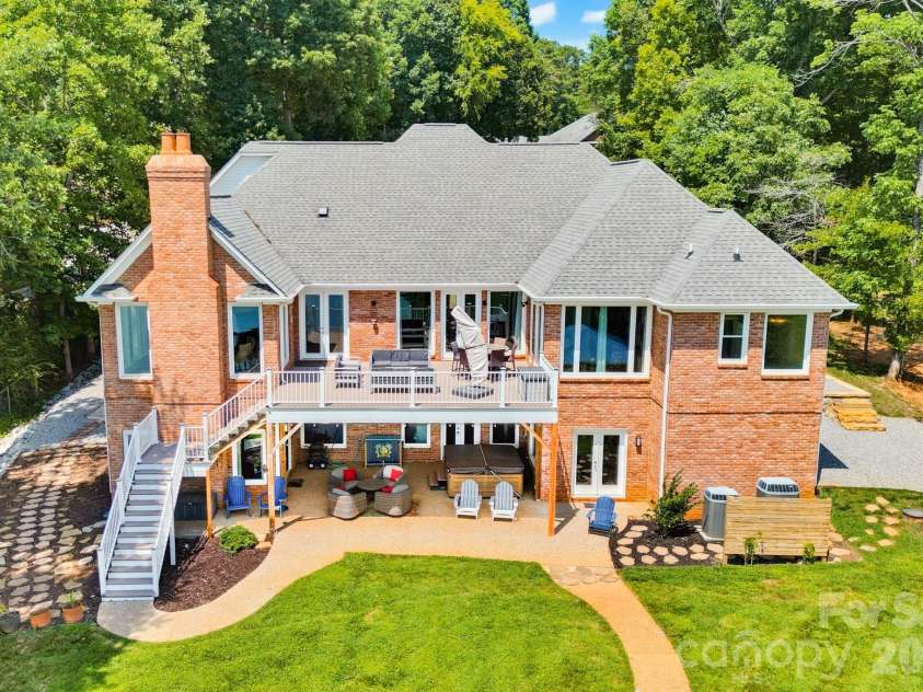 131 Point Of View Drive, Mooresville, NC 28117.  MLS# CAR4398658, YatesRealty ID 36819. 