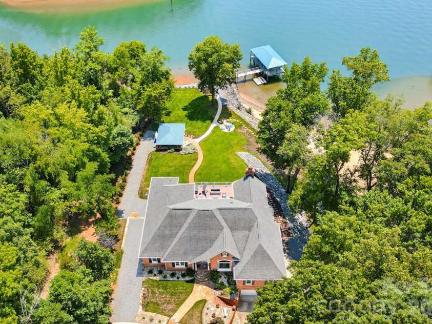 131 Point Of View Drive, Mooresville, NC 28117.  MLS# CAR4398658, YatesRealty ID 36819. 