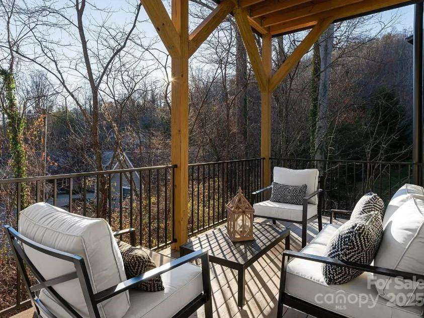 15 Macallan Lane, Asheville, NC 28805.  MLS# CAR4240149, YatesRealty ID 3682. Upper (2nd level) deck