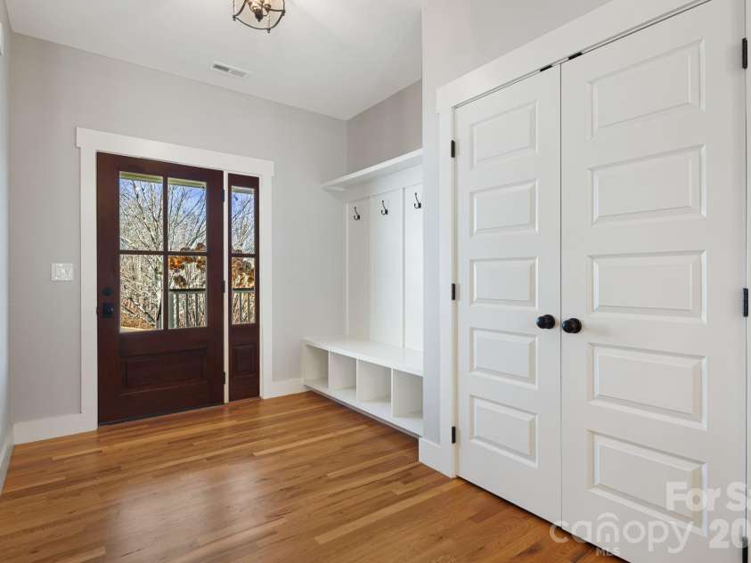 5 Magnolia Farms Drive, Asheville, NC 28806.  MLS# CAR4342638, YatesRealty ID 3682. 