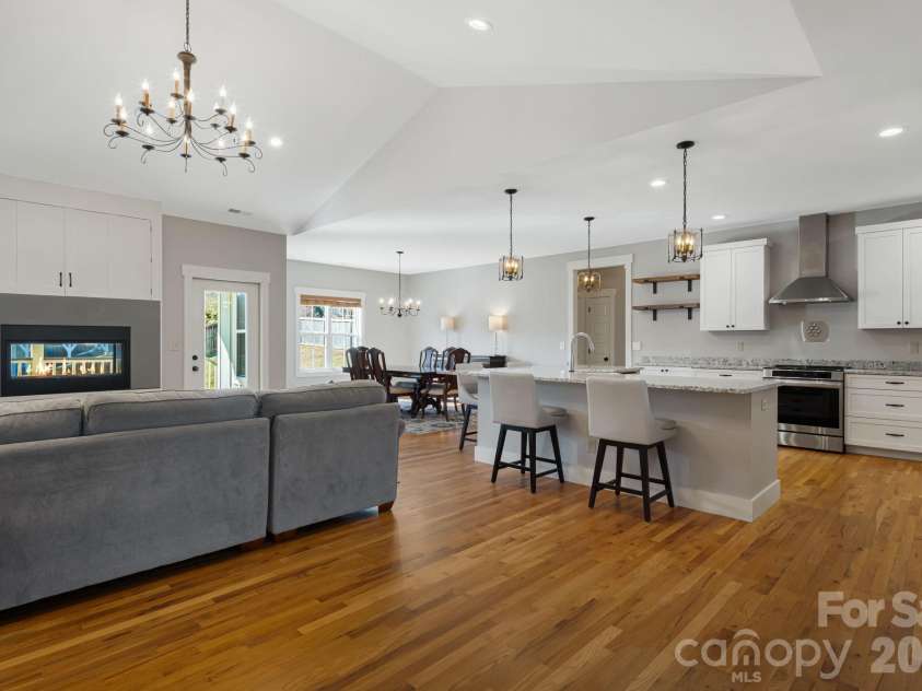 5 Magnolia Farms Drive, Asheville, NC 28806.  MLS# CAR4342638, YatesRealty ID 3682. 