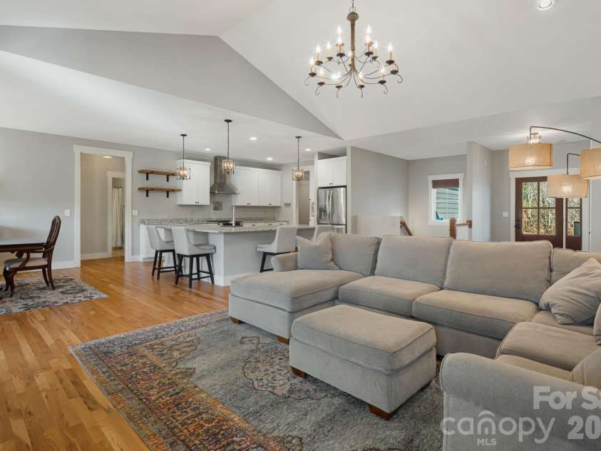 5 Magnolia Farms Drive, Asheville, NC 28806.  MLS# CAR4342638, YatesRealty ID 3682. 