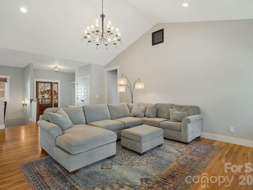 5 Magnolia Farms Drive, Asheville, NC 28806.  MLS# CAR4342638, YatesRealty ID 3682. 