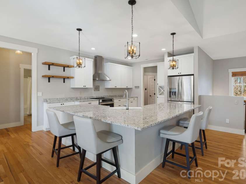 5 Magnolia Farms Drive, Asheville, NC 28806.  MLS# CAR4342638, YatesRealty ID 3682. 