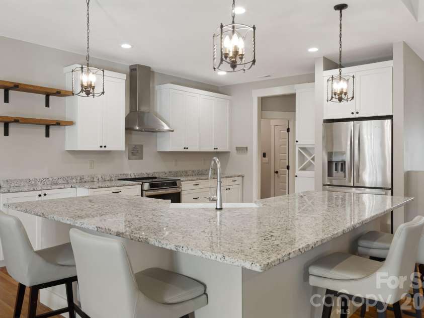 5 Magnolia Farms Drive, Asheville, NC 28806.  MLS# CAR4342638, YatesRealty ID 3682. 