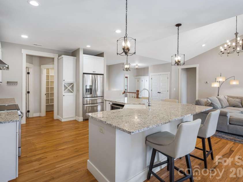 5 Magnolia Farms Drive, Asheville, NC 28806.  MLS# CAR4342638, YatesRealty ID 3682. 