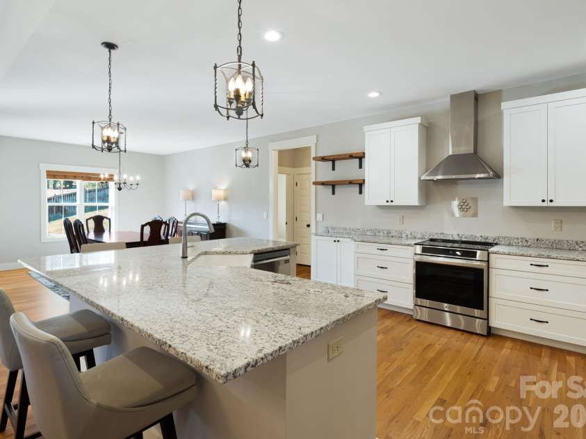 5 Magnolia Farms Drive, Asheville, NC 28806.  MLS# CAR4342638, YatesRealty ID 3682. 