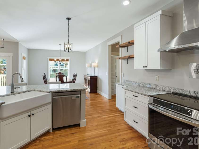 5 Magnolia Farms Drive, Asheville, NC 28806.  MLS# CAR4342638, YatesRealty ID 3682. 